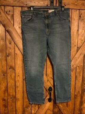 Wrangler Men's Faded Blue Relaxed Fit Jeans